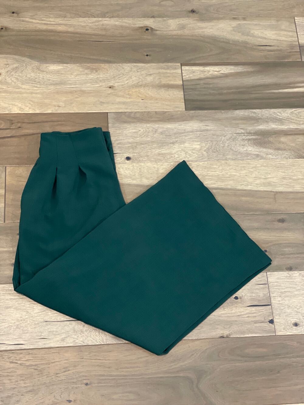 Jealous Tomato Green High Waist Wide Leg Pants Front Button Detail Pleated Sz L